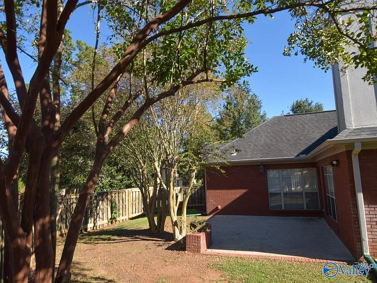 118 Canterbury Dr — Photo 23