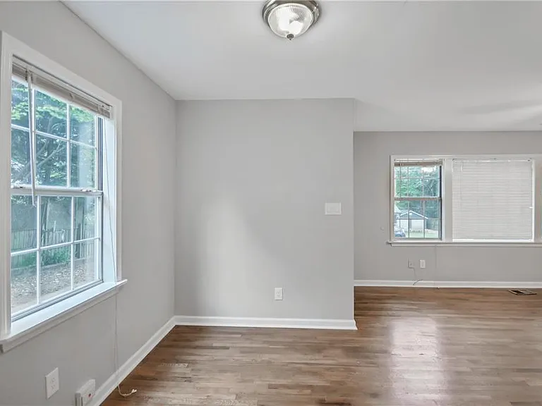 1877 Sumter St NW — Photo 6