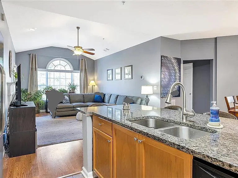 110 Spring Heights Ln SE #110 — Photo 8