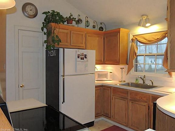 3rd image of 181 Hillcrest Dr
