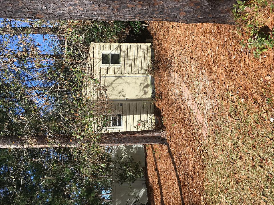 Metal storage building for tenant's use