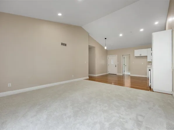 21806 Waldron St, Farmington Hills, MI 48336