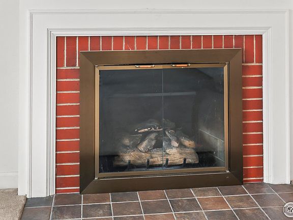 4th image of 624 E Beaver Ave