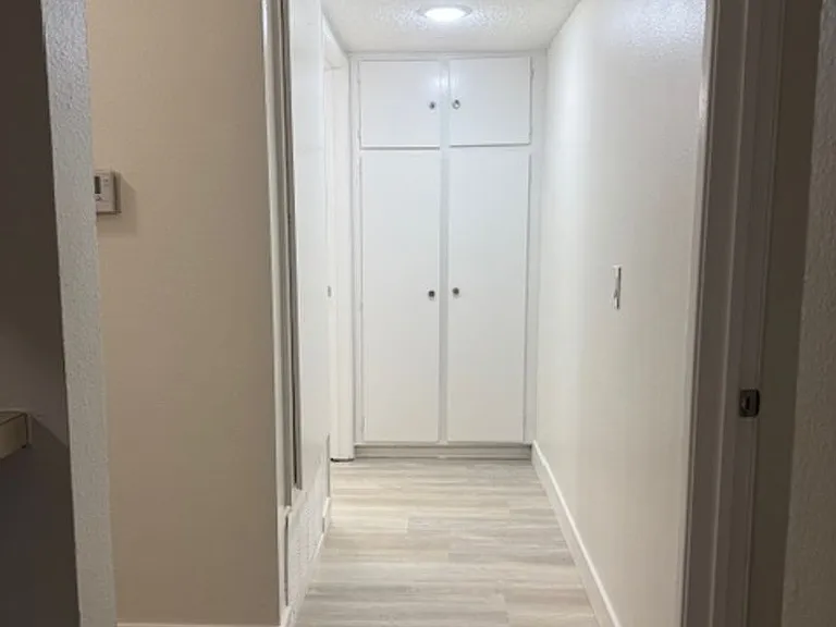 13925 Sherman Way — Photo 20