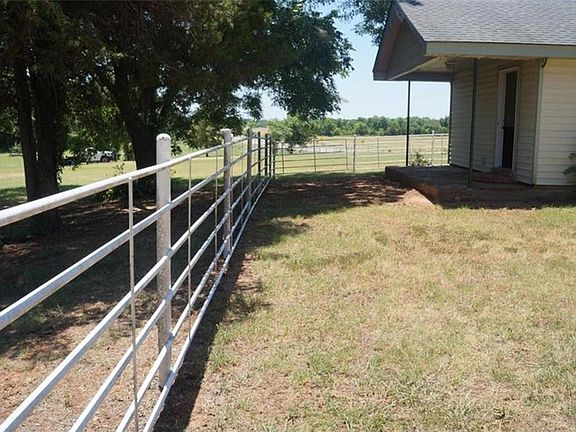 4th image of 806 S Oklahoma St