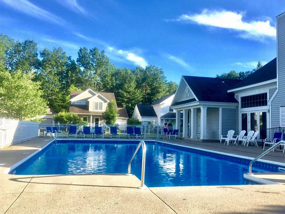 1st image of 9 Horseshoe Dr