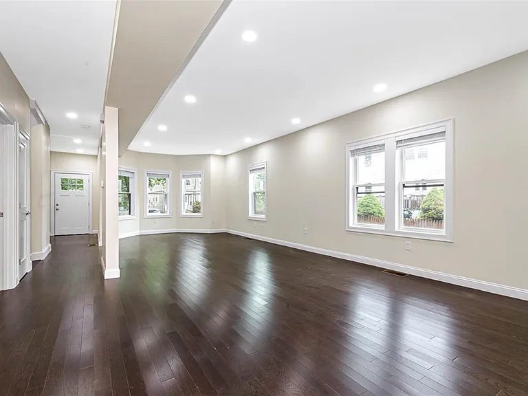 68 Winchester St #2 — Photo 12