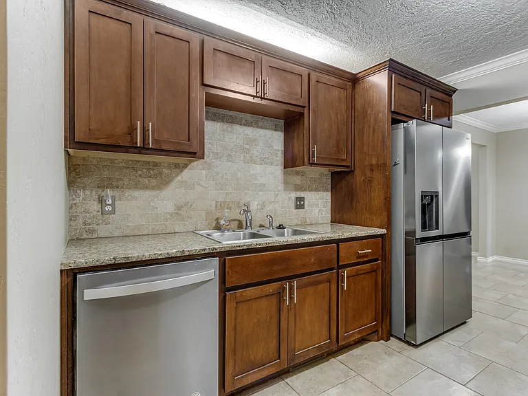 1515 Charles St — Photo 11