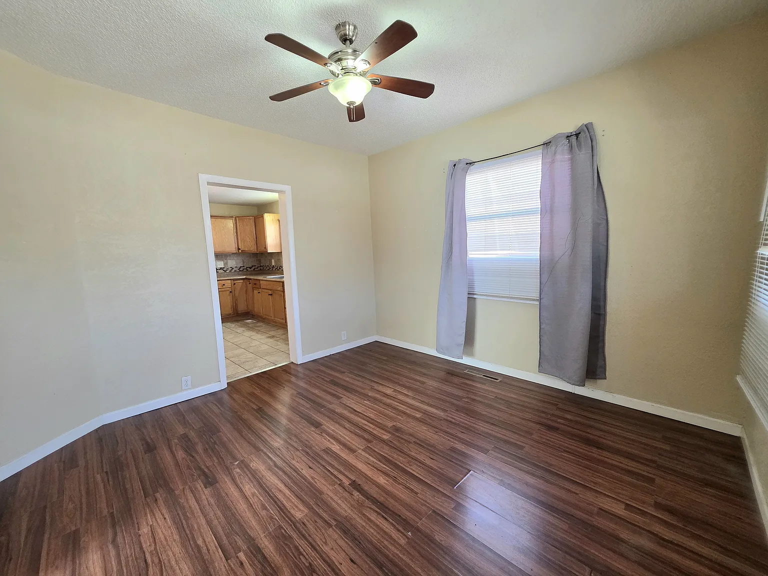 2 bed, 850 sqft, $1,350 — Photo 2