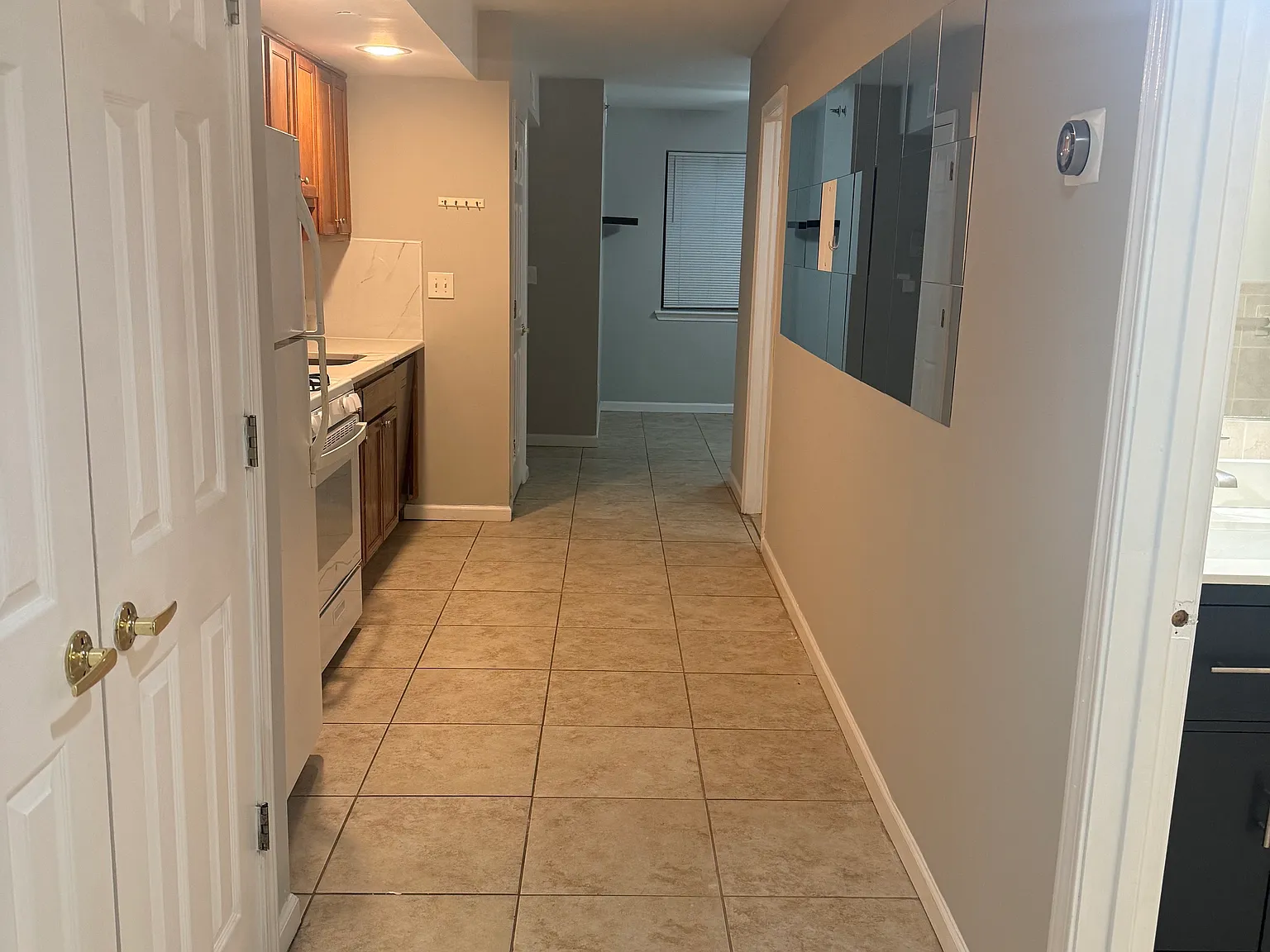 2 bed, 700 sqft, $2,500 — Photo 4