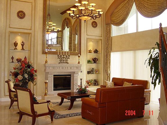 Main Living room (22 ft ceiling)