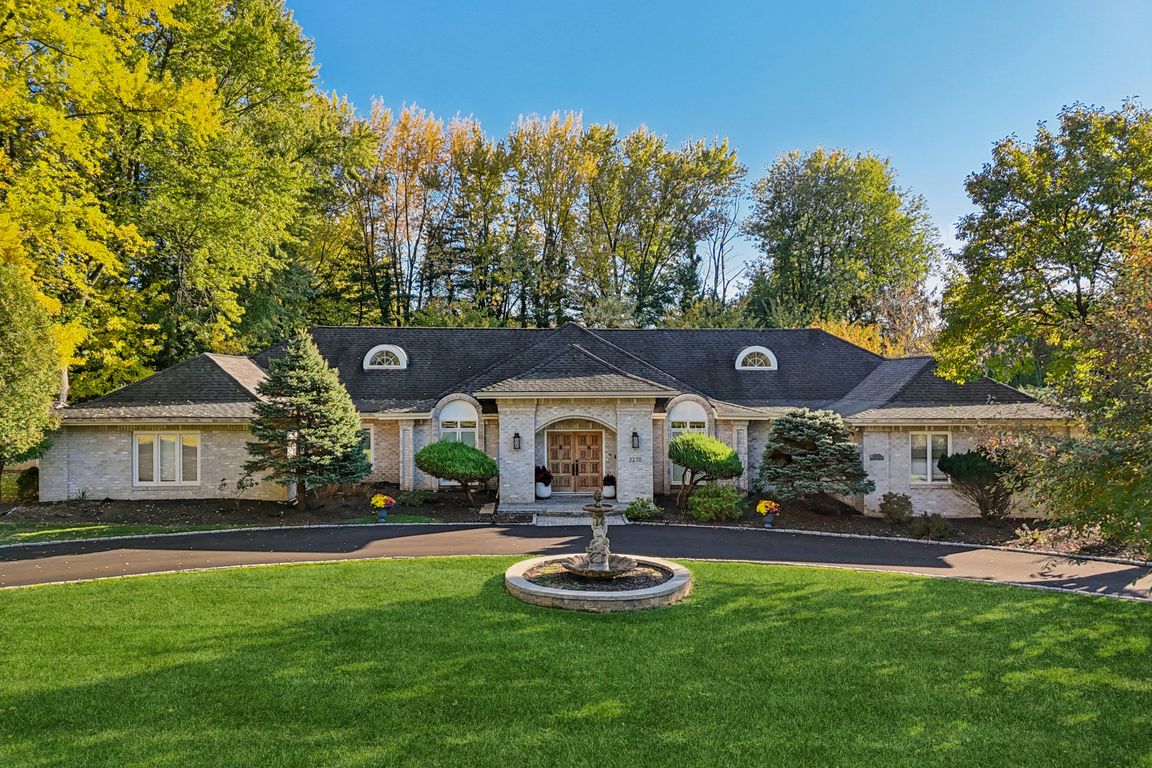 Bishop Rd-L2810-001.jpg