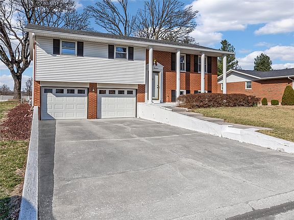 3rd image of 600 Bauer Ln