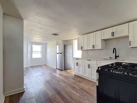 4th image of 1746 Chatham St