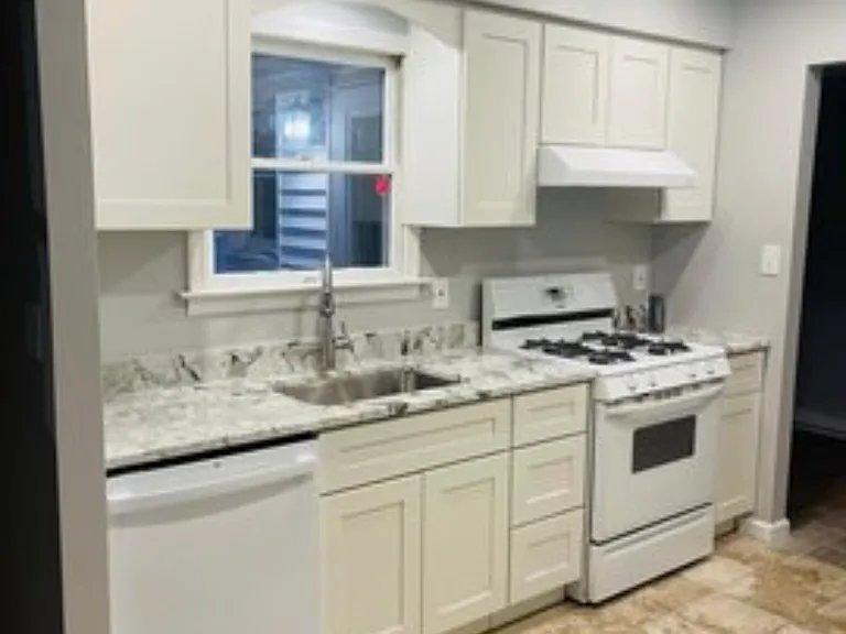 150 Patricia Ave — Photo 4