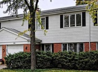 120 N Peartree Ln, Arlington Heights, IL