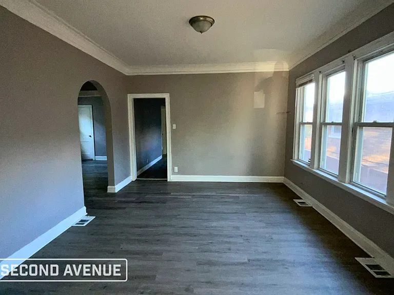 12439 S Perry Ave — Photo 2