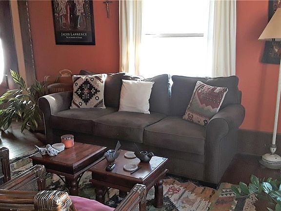 3rd image of 513 E Worth St