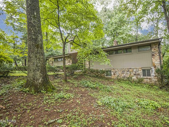 5th image of 5501 Glen Cove Dr