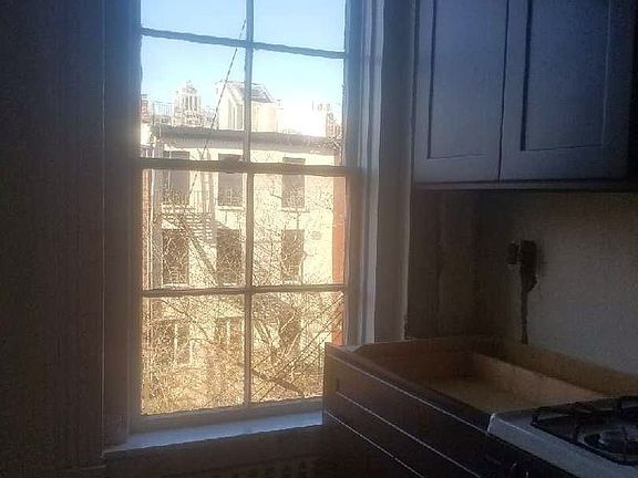 5th image of 54 Garden Pl APT 3