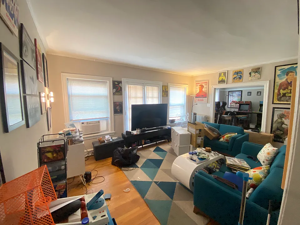 1235 W Greenleaf Ave #2N