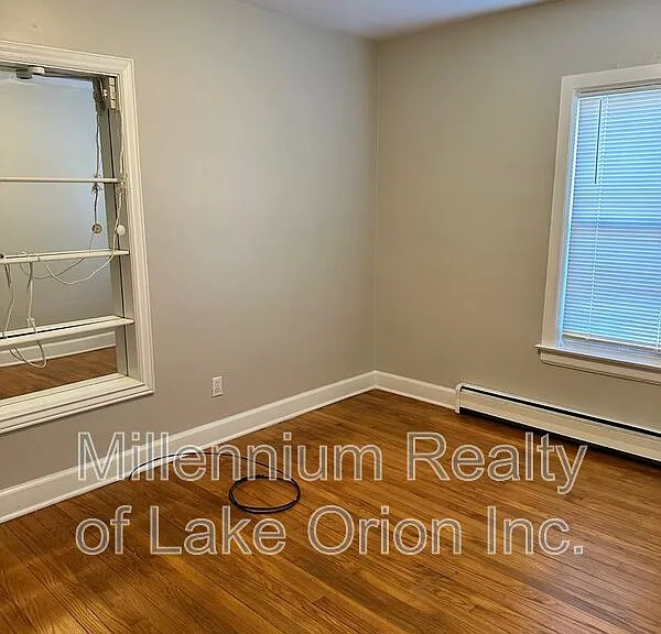 3185 Buckingham Ave — Photo 5