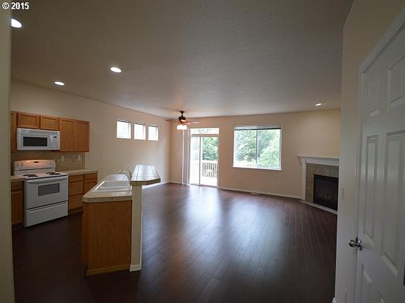 5th image of 640 SE Heathcliff Ln