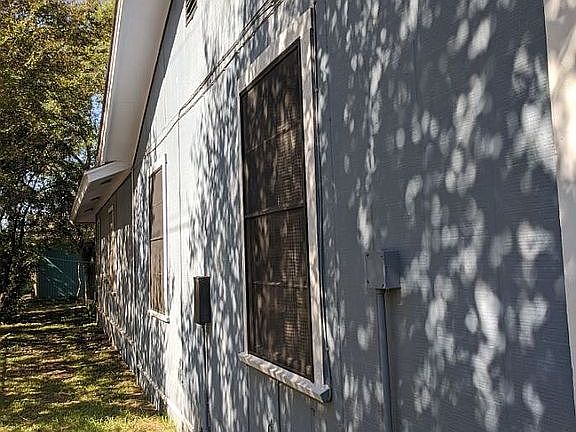 4th image of 2355 Yantis St