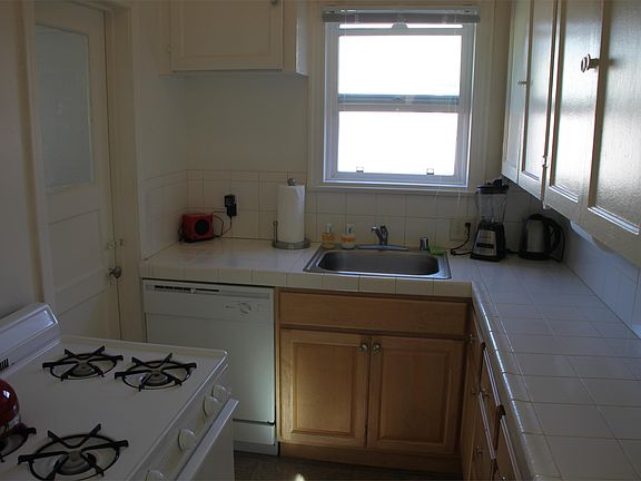 4th image of 715 W 30th St #6