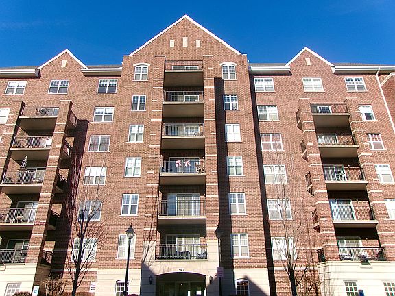 2nd image of 390 W Mahogany Ct Unit 312