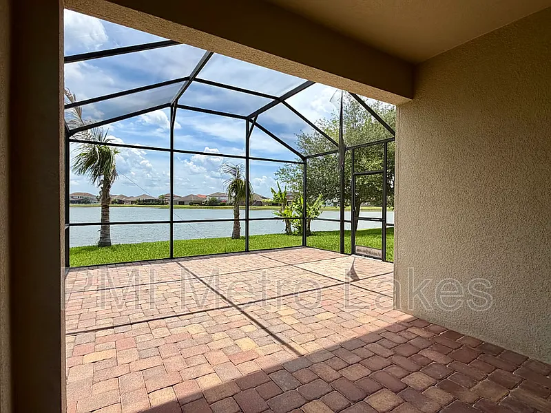 5 bed, 3.0 bath, 3261 sqft, $3,050 — Photo 3