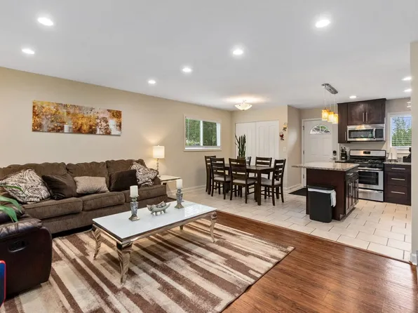 901 W Dundee Rd #Id1285052p, Wheeling, IL 60090