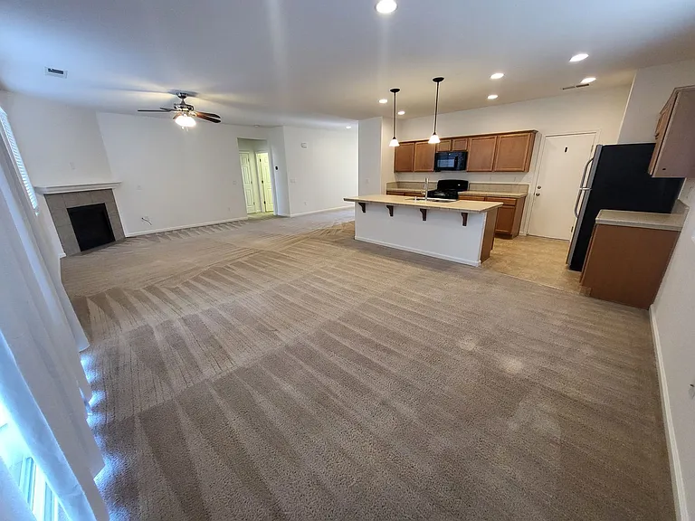 141 Catlin St — Photo 4