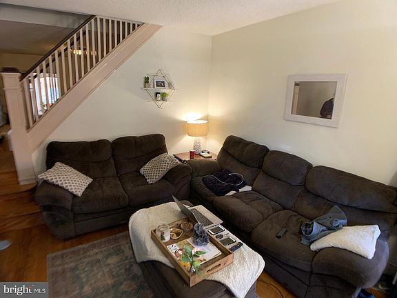 3rd image of 8036 Roanoke St
