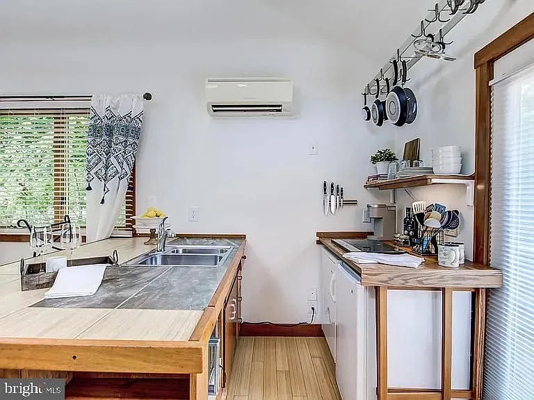 1 bed, 1.0 bath, 750 sqft, $2,150 — Photo 3