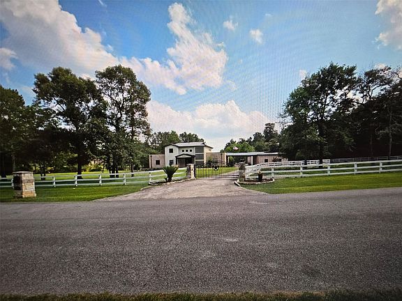 2nd image of 19727 Country Lake Dr