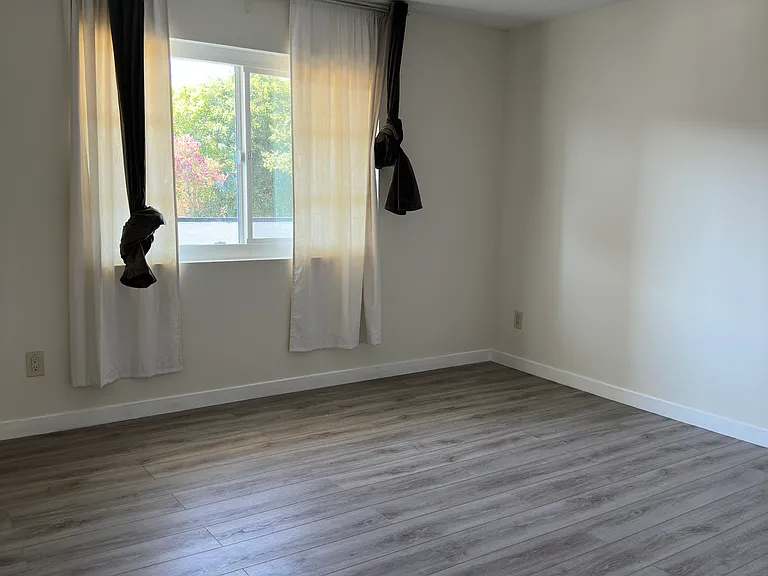 1033 Cordova St #4 — Photo 8