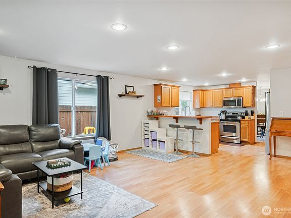 5th image of 4423 121 Street SE