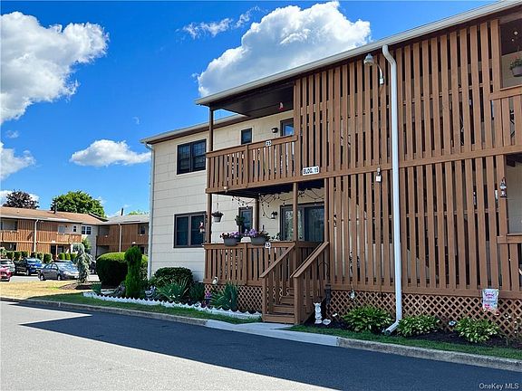 3rd image of 19 Weathervane Dr APT 25