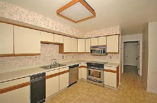 2nd image of 4512 Cottonwood Dr