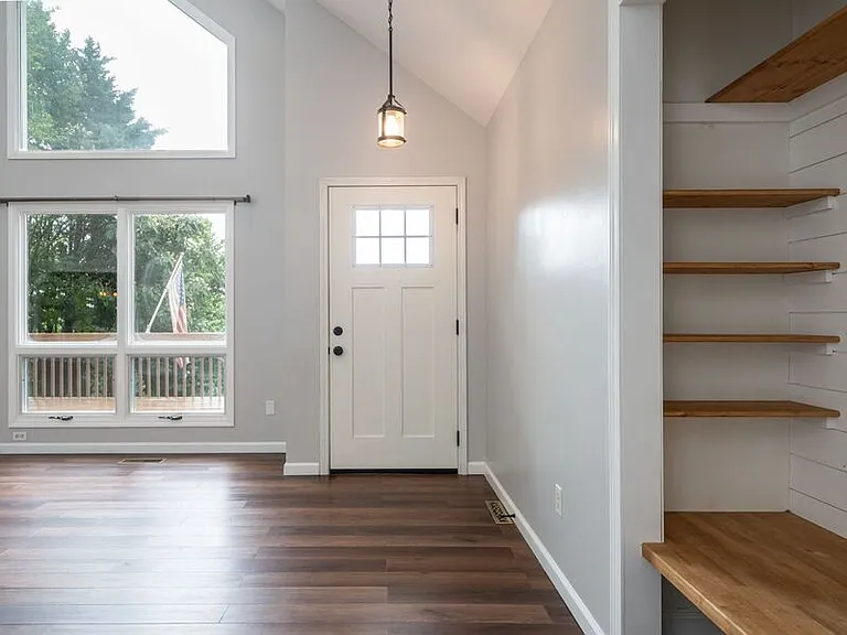 15 Tiffany Ln — Photo 5