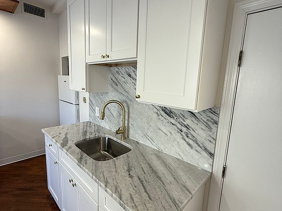 4th image of 313 Essex St Unit 105