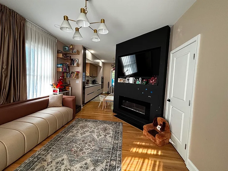 130 Dale St #1 — Photo 7