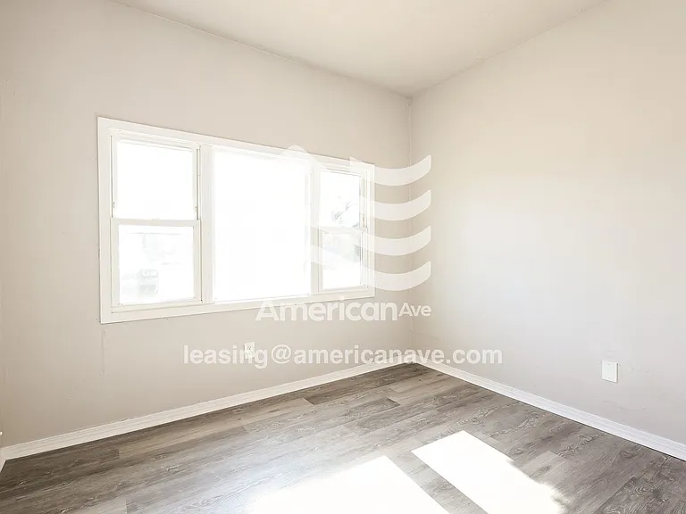 1184107_009_bedroom_10.jpg