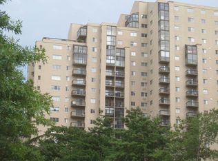 1211 S Eads St APT 901, Arlington, VA 22202