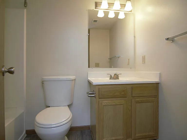 Vista Apartments — Photo 16