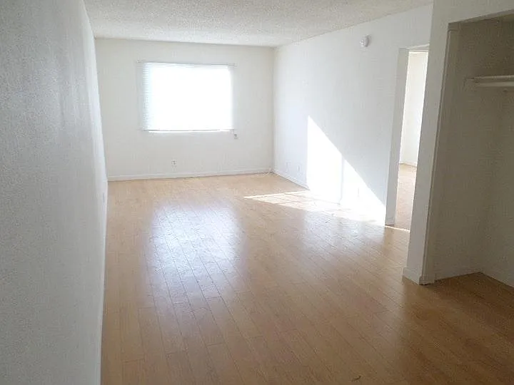 12280 Osborne St — Photo 9