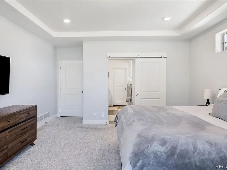 20551 Beekman Pl — Photo 14