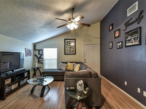 5th image of 811 Canary Ln