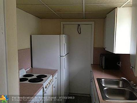 4th image of 417 SE 14th Ct APT 1